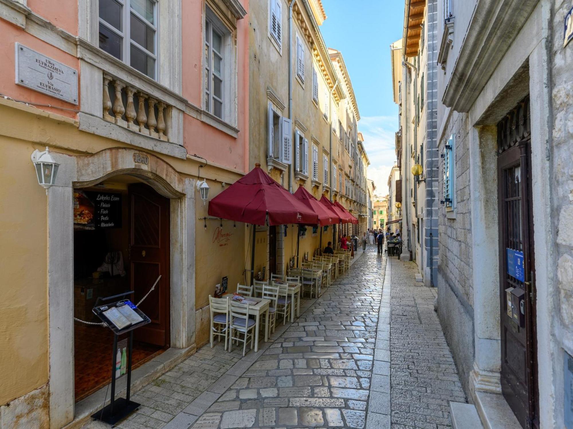 Apartment Near Old Town *