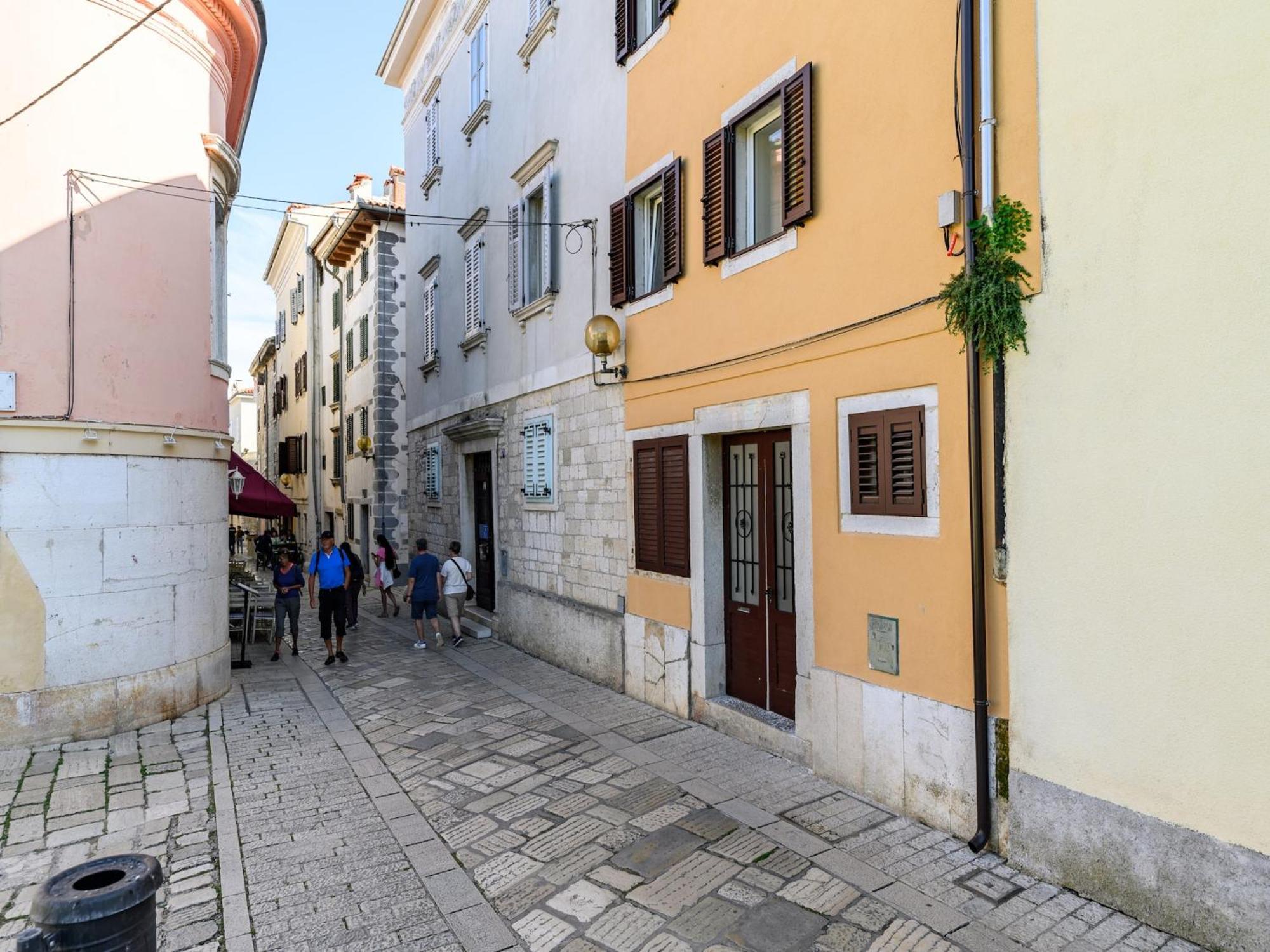 Near Old Town Apartment